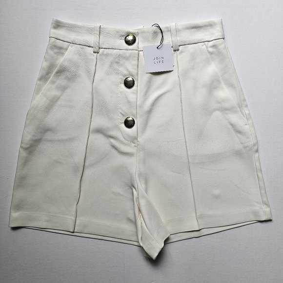 NWT ♥︎ ZARA ♥︎ Highrise Off-White Shorts with Gold Buttons - Picture 3 of 8